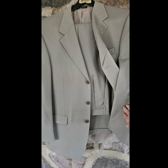 Pale Grey Suit Men´s Size 42R Pants 37.5X32 by Albert...